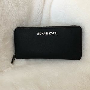 Michael Kors jet set black wallet
